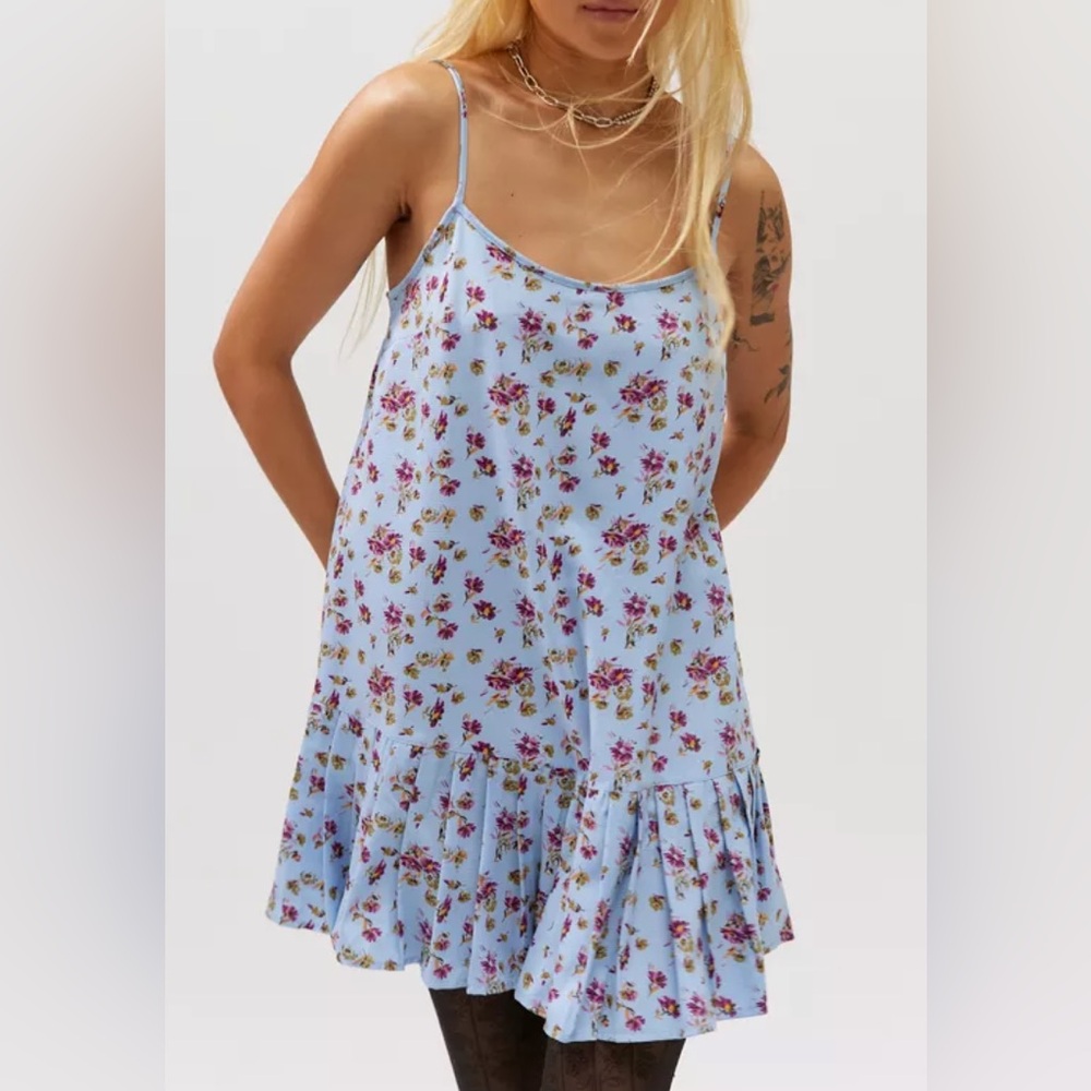 NWOT Urban Outfitters Mini Babydoll Camille Blue Dress with Floral Print XS PT